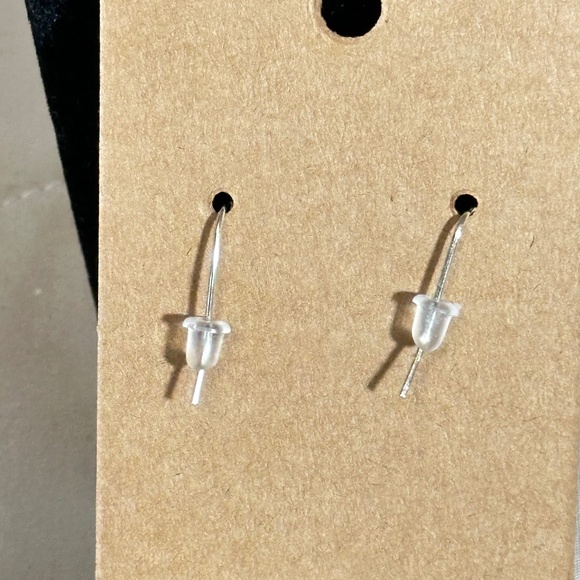 2/$20 Silver tone round disk  Celtic style filigree floral hook earrings NWOT - Picture 6 of 10